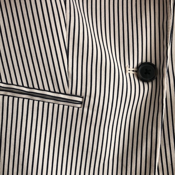 Ann Taylor Pinstripe Blazer sz 2 - Picture 5 of 6
